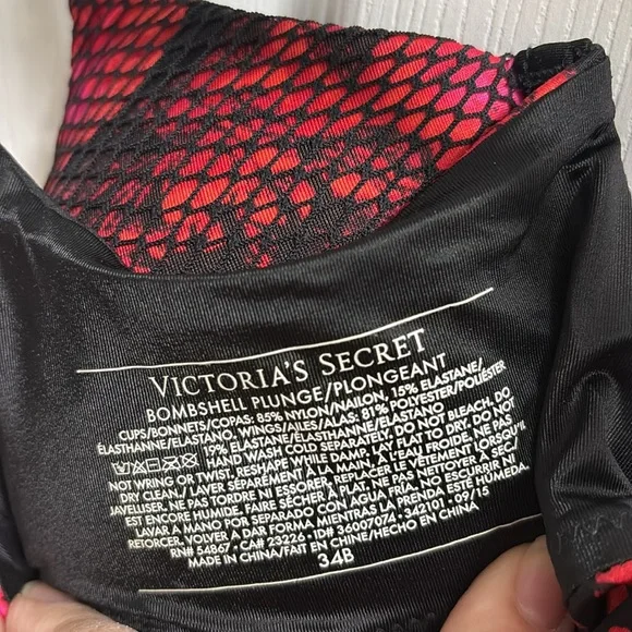 Victoria’s Secret, sexy, red and black bra 34B - Picture 3 of 3